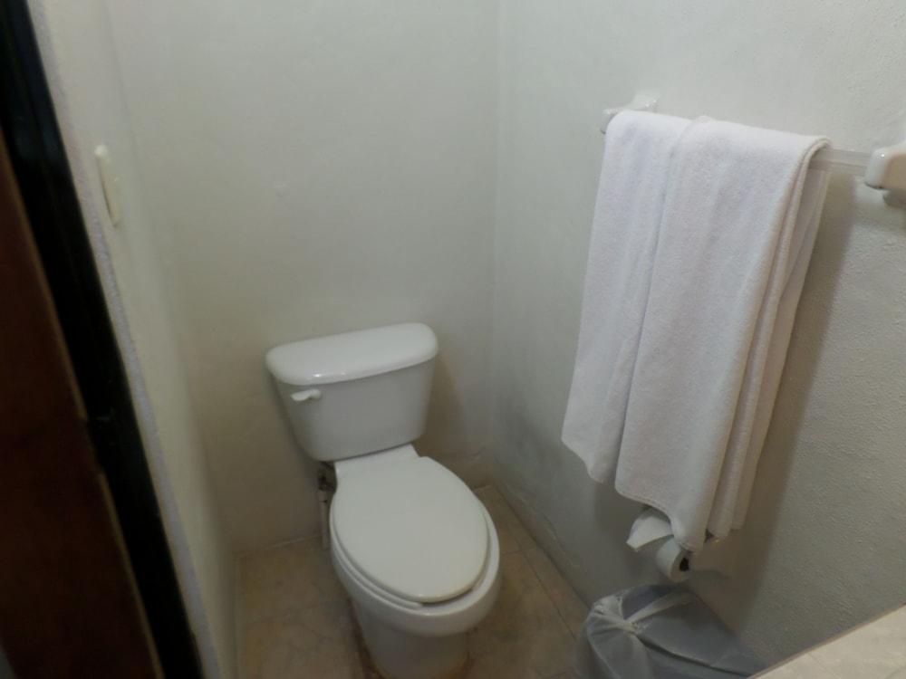 Uke Inn Hotel & Suites Xamaipak 图斯特拉古铁雷斯 外观 照片