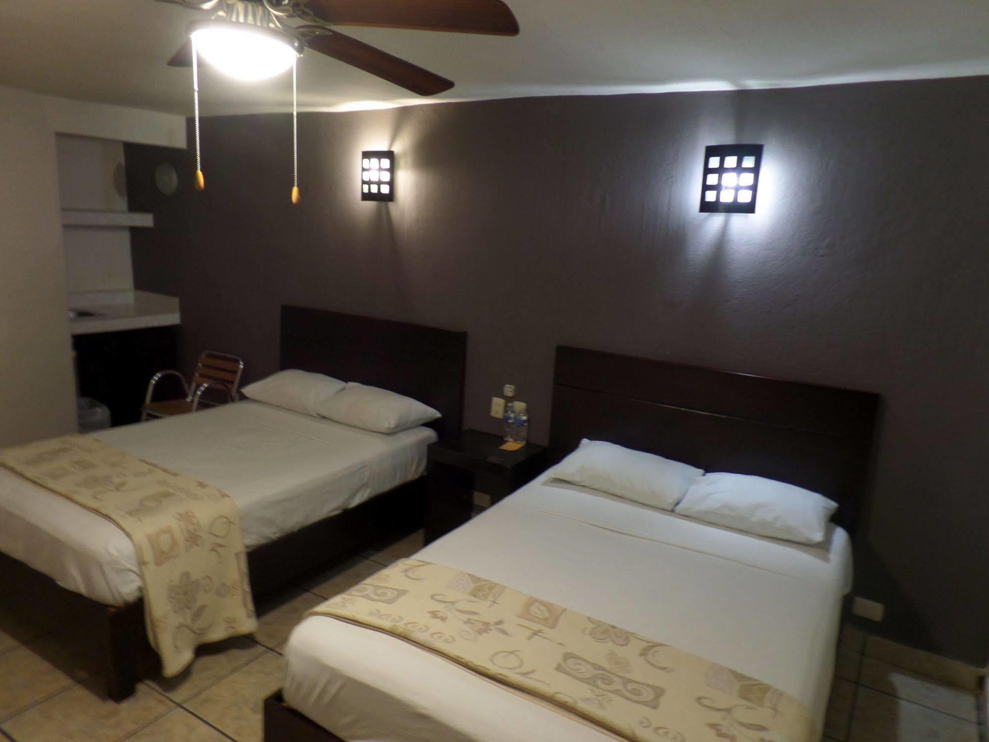 Uke Inn Hotel & Suites Xamaipak 图斯特拉古铁雷斯 外观 照片
