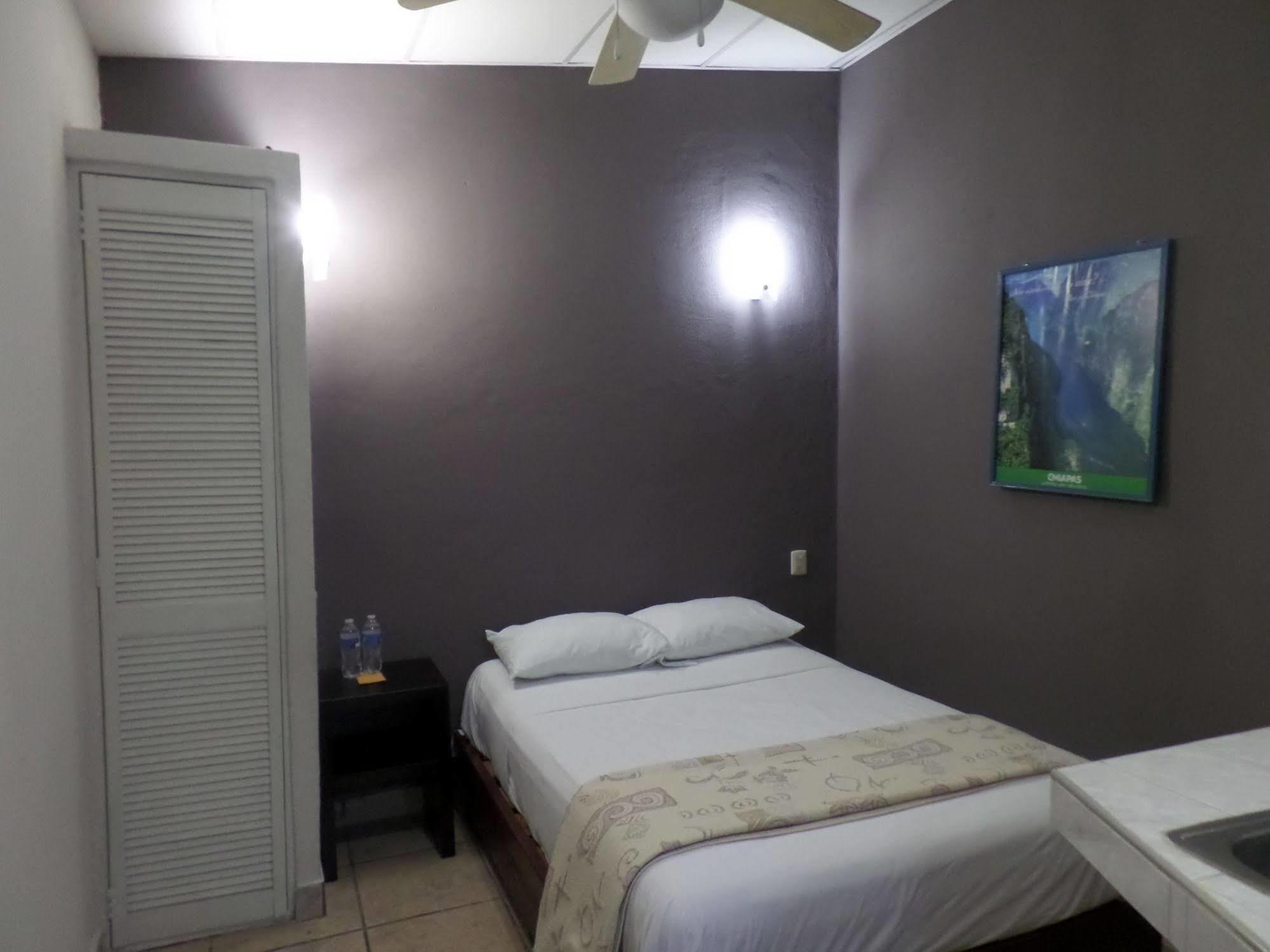 Uke Inn Hotel & Suites Xamaipak 图斯特拉古铁雷斯 外观 照片