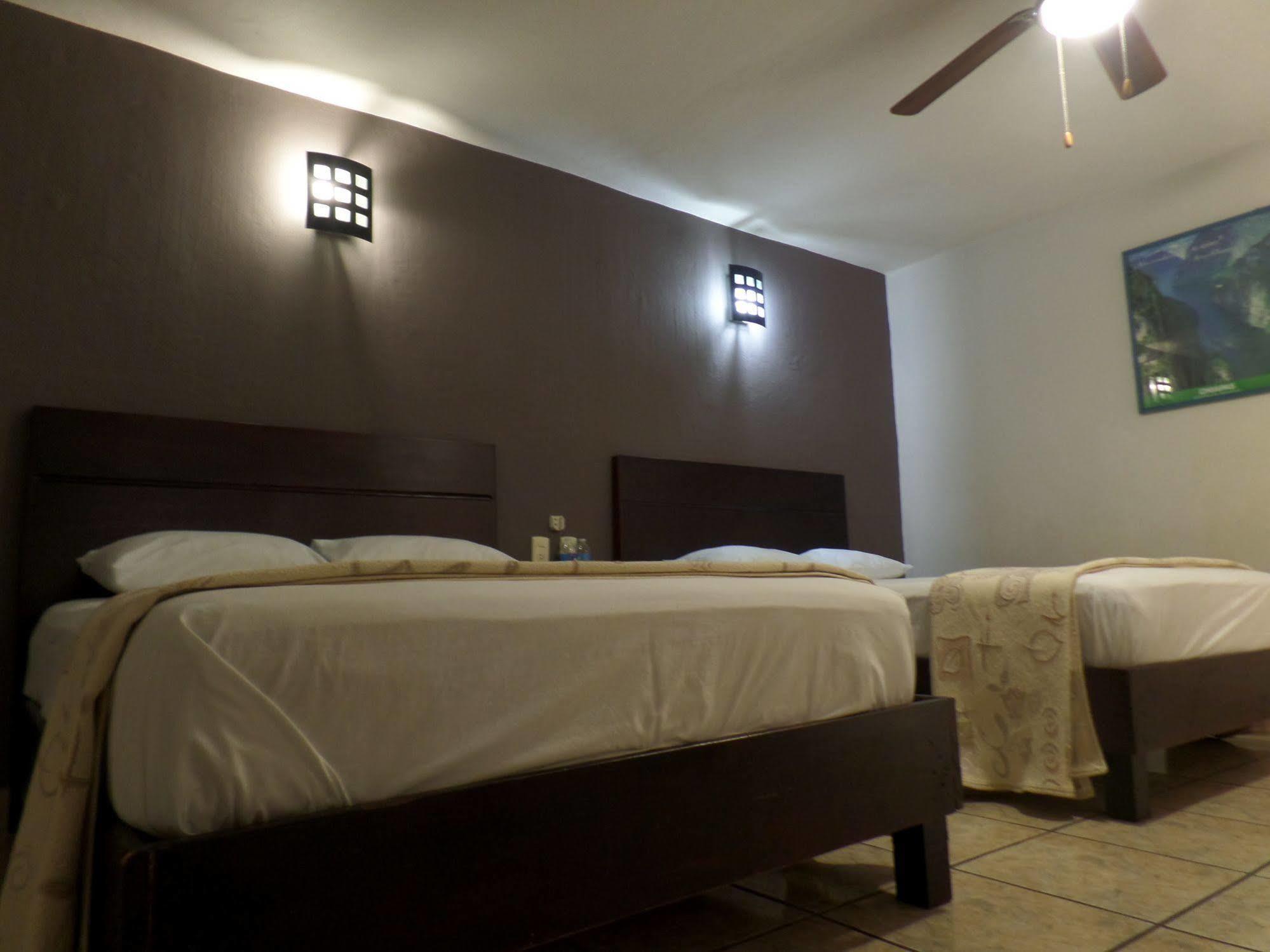 Uke Inn Hotel & Suites Xamaipak 图斯特拉古铁雷斯 外观 照片
