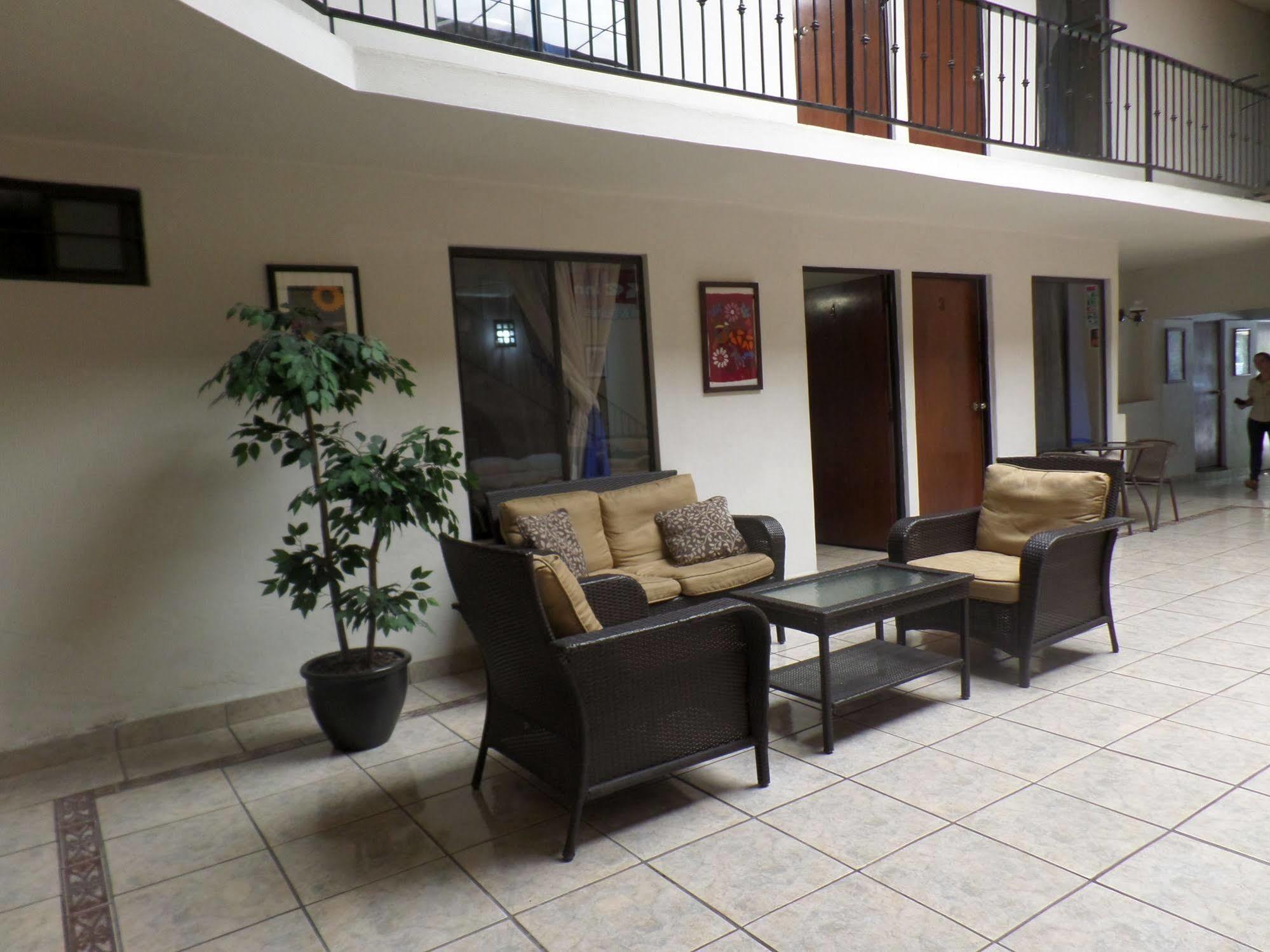 Uke Inn Hotel & Suites Xamaipak 图斯特拉古铁雷斯 外观 照片